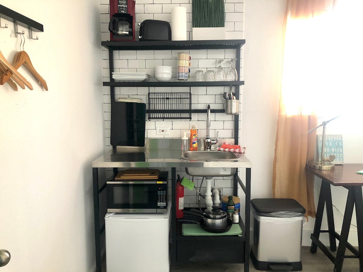 Apt #19 Economical Eastside Studio photo 2