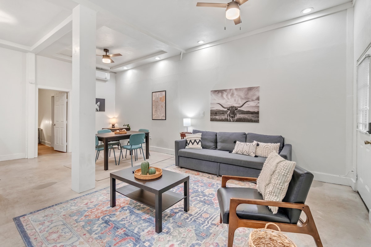 1Bedroom w/sofabed near Downtown, Free Parking,W/D photo 1