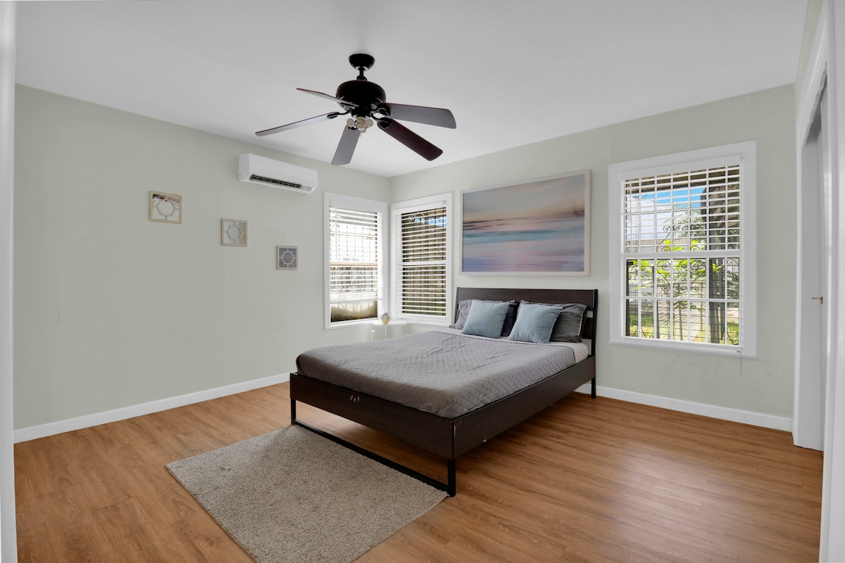 2BR,Renovated Bath, Long Stays, W/D, Parking, Wifi photo 1