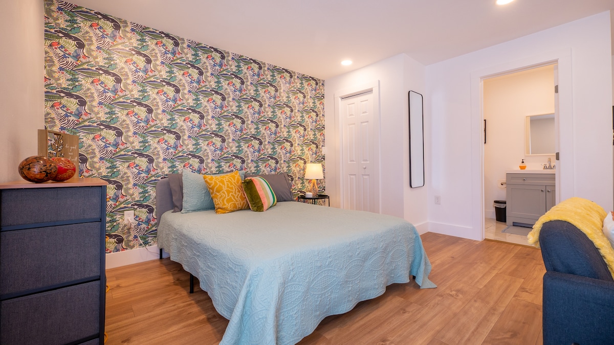 Updated! Studio w/ Free Parking + No Pets | Clean photo 2