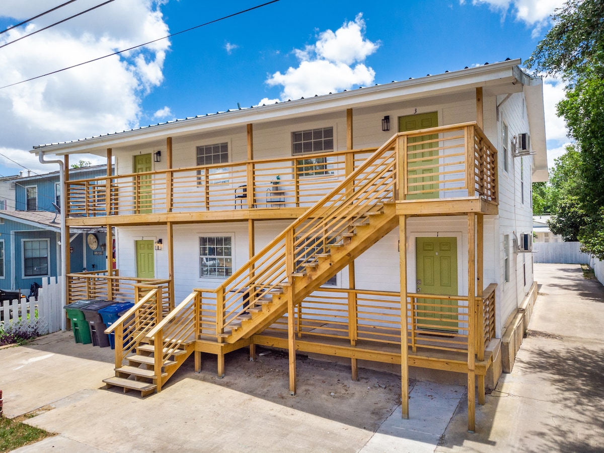 Updated! Studio w/ Free Parking + No Pets | Clean photo 3